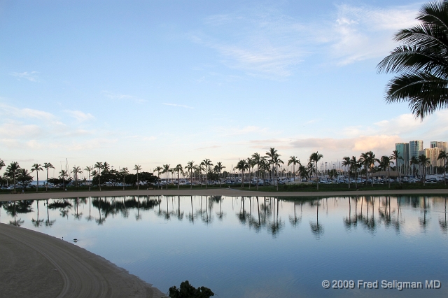 20091101_065505  G11.jpg - Lagoon, Hilton Hawaiin Village, Honolulu, Hawaii